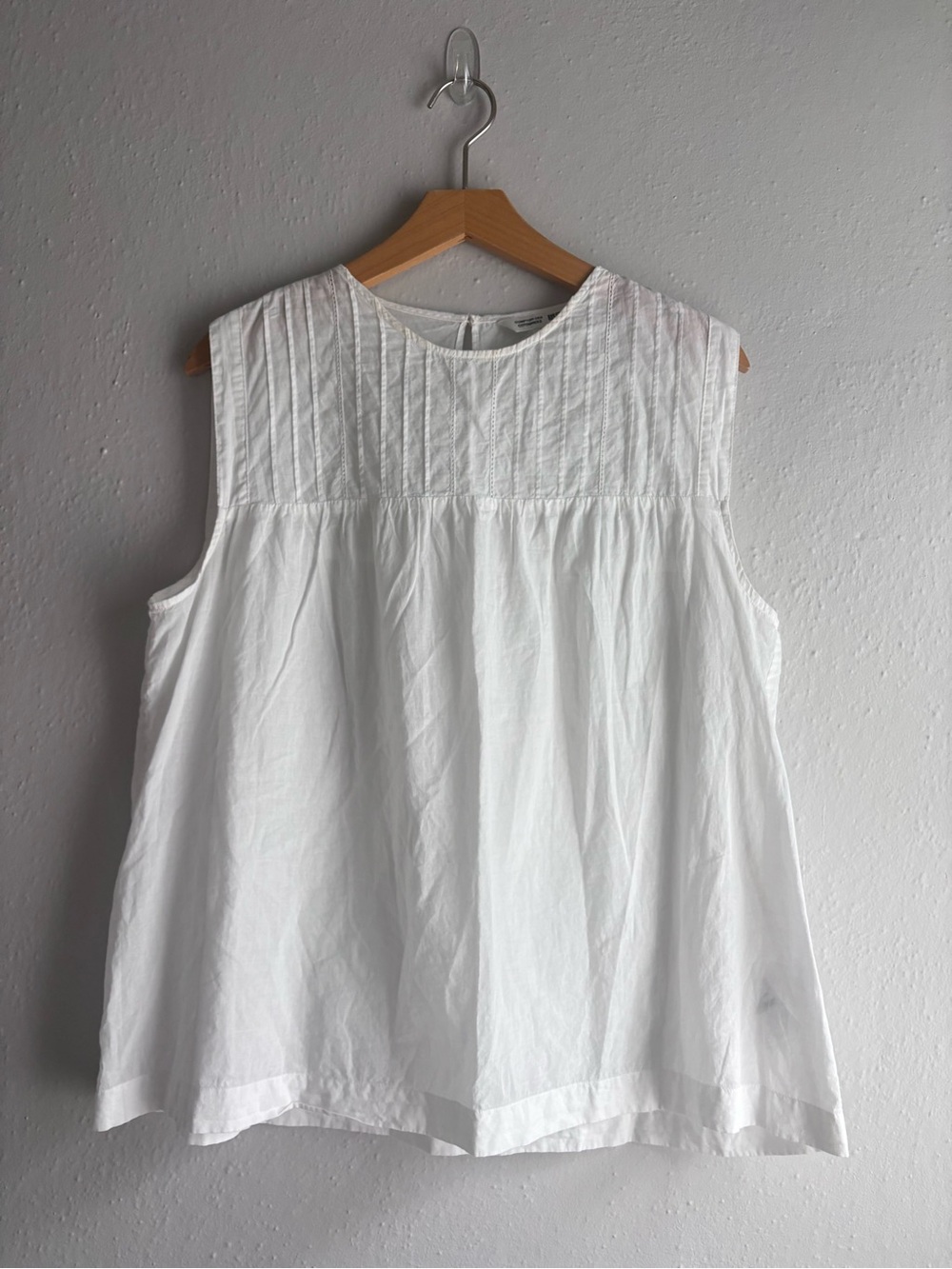 Uniqlo White Sleeveless Women's Top